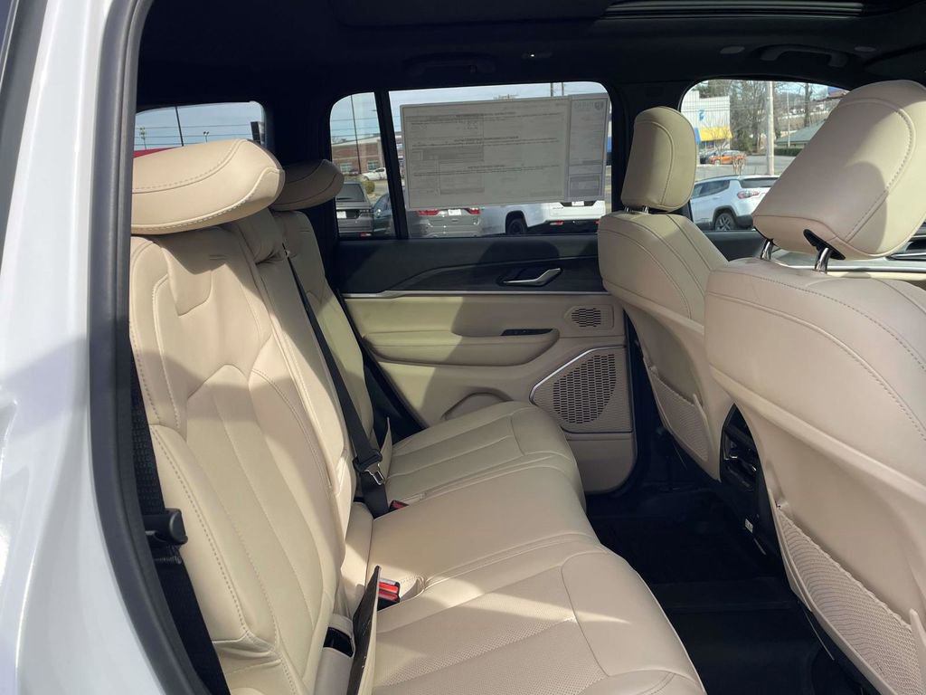 New 2026 Jeep Grand Cherokee Limited w/ Luxury Tech Group II image 17