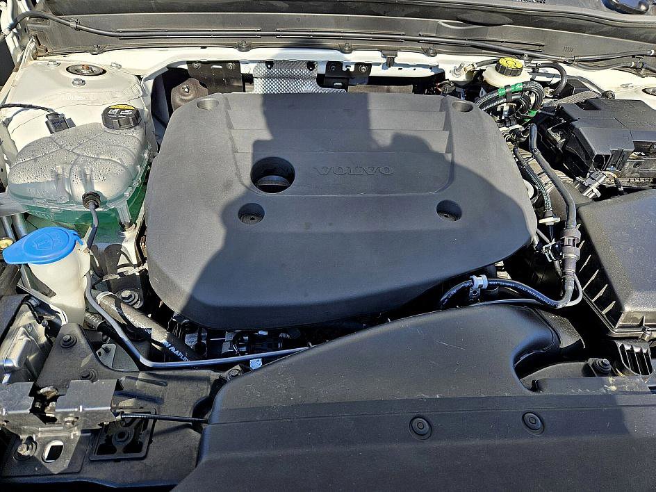 Used 2024 Volvo XC40 B5 Plus w/ Climate Package image 19