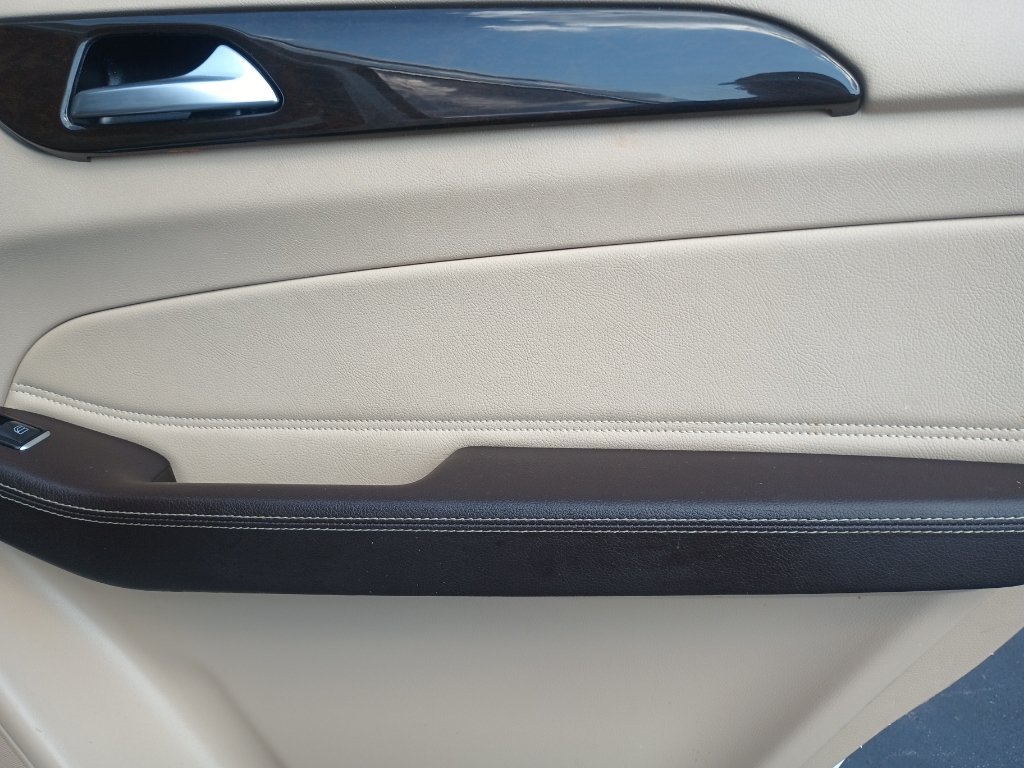 Used 2018 Mercedes-Benz GLS 450 4MATIC image 33