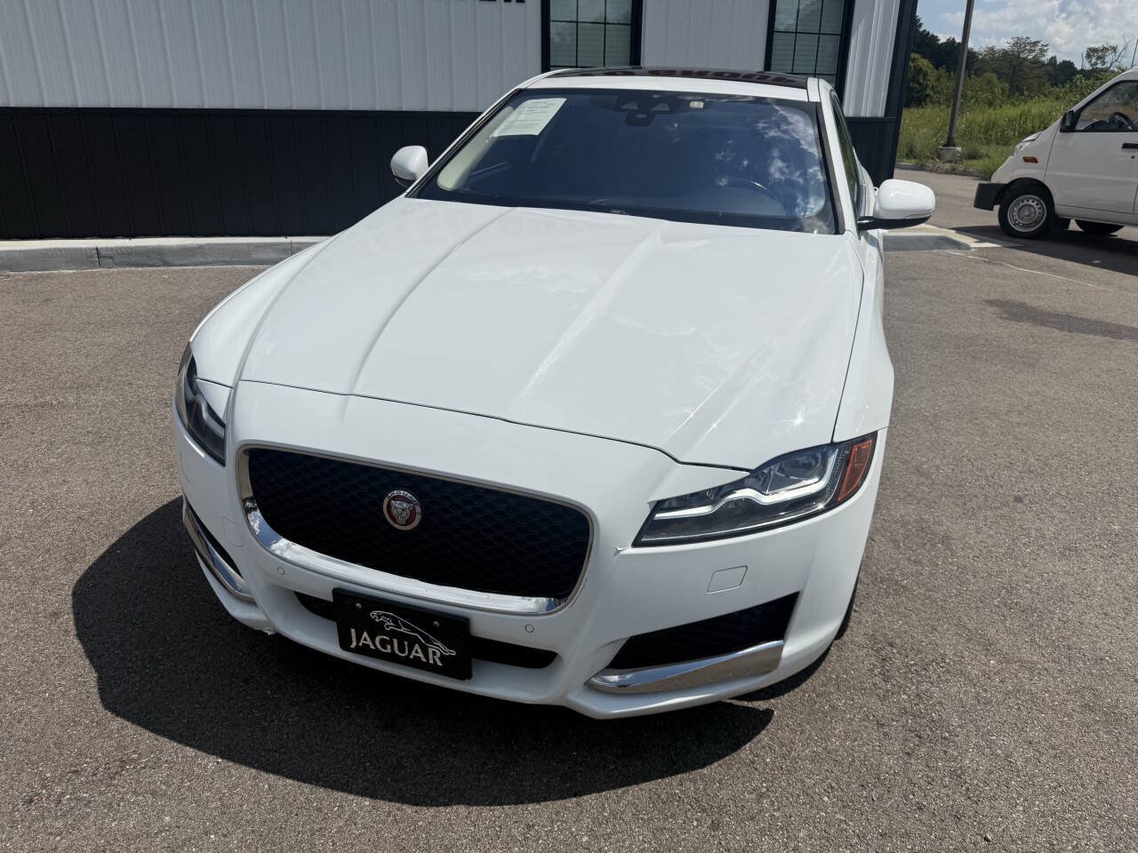Used 2017 Jaguar XF Prestige AWD/4WD image 3