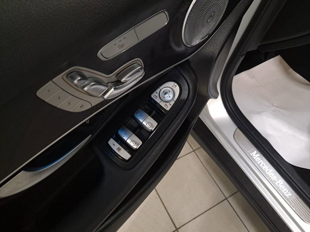 Used 2017 Mercedes-Benz GLC 300 4MATIC Coupe image 11