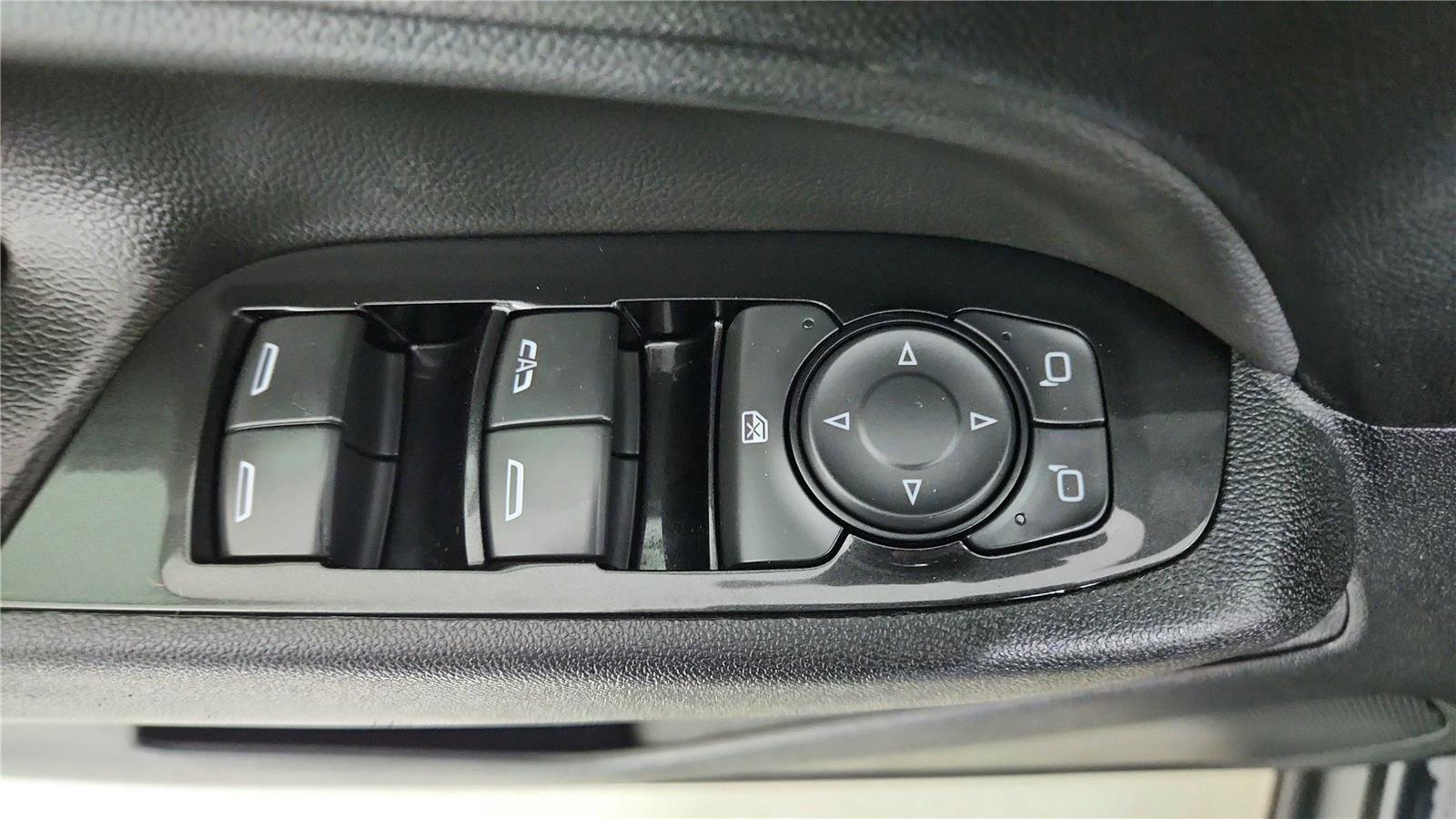 Used 2022 Chevrolet Equinox Premier image 16