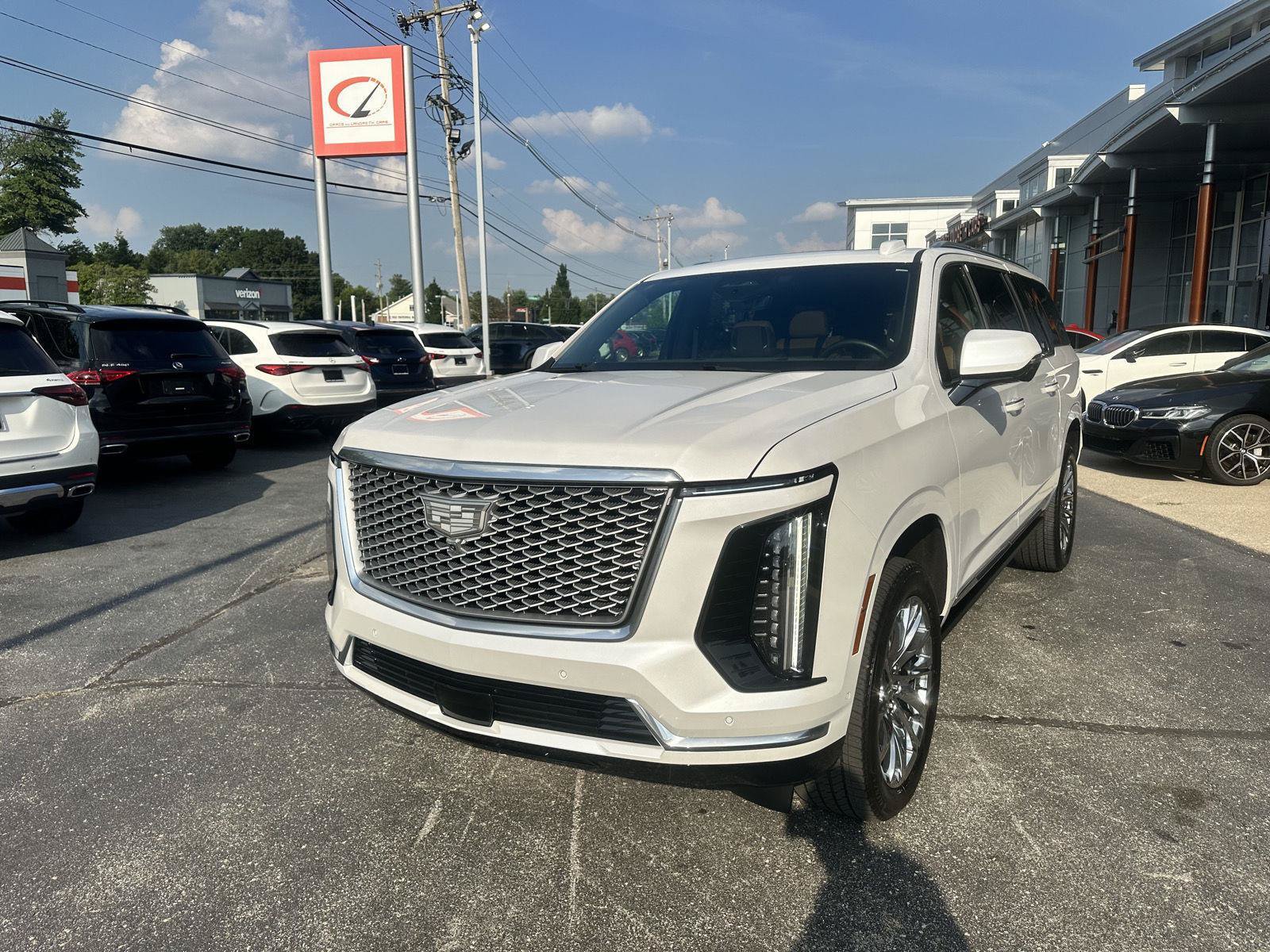 Used 2025 Cadillac Escalade ESV Premium Luxury w/ LPO, Radiant Package AWD/4WD image 7