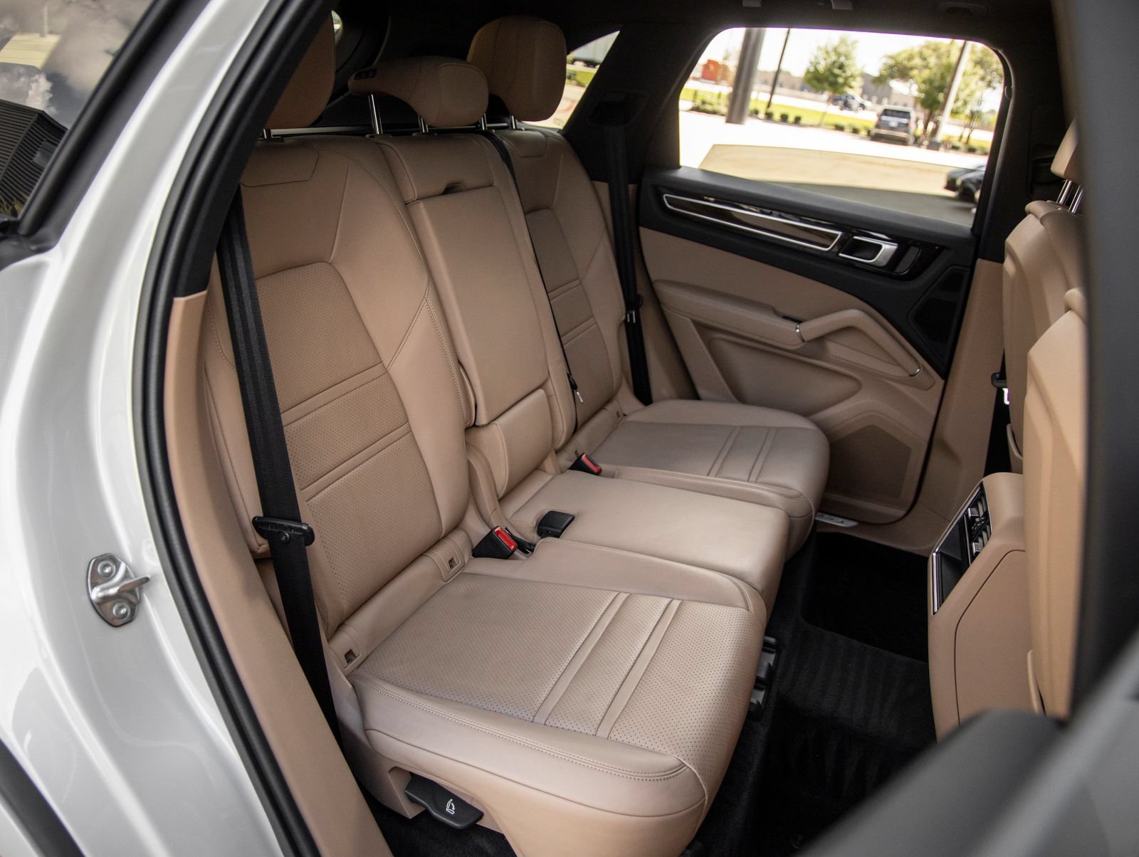 Certified 2023 Porsche Cayenne AWD/4WD image 42