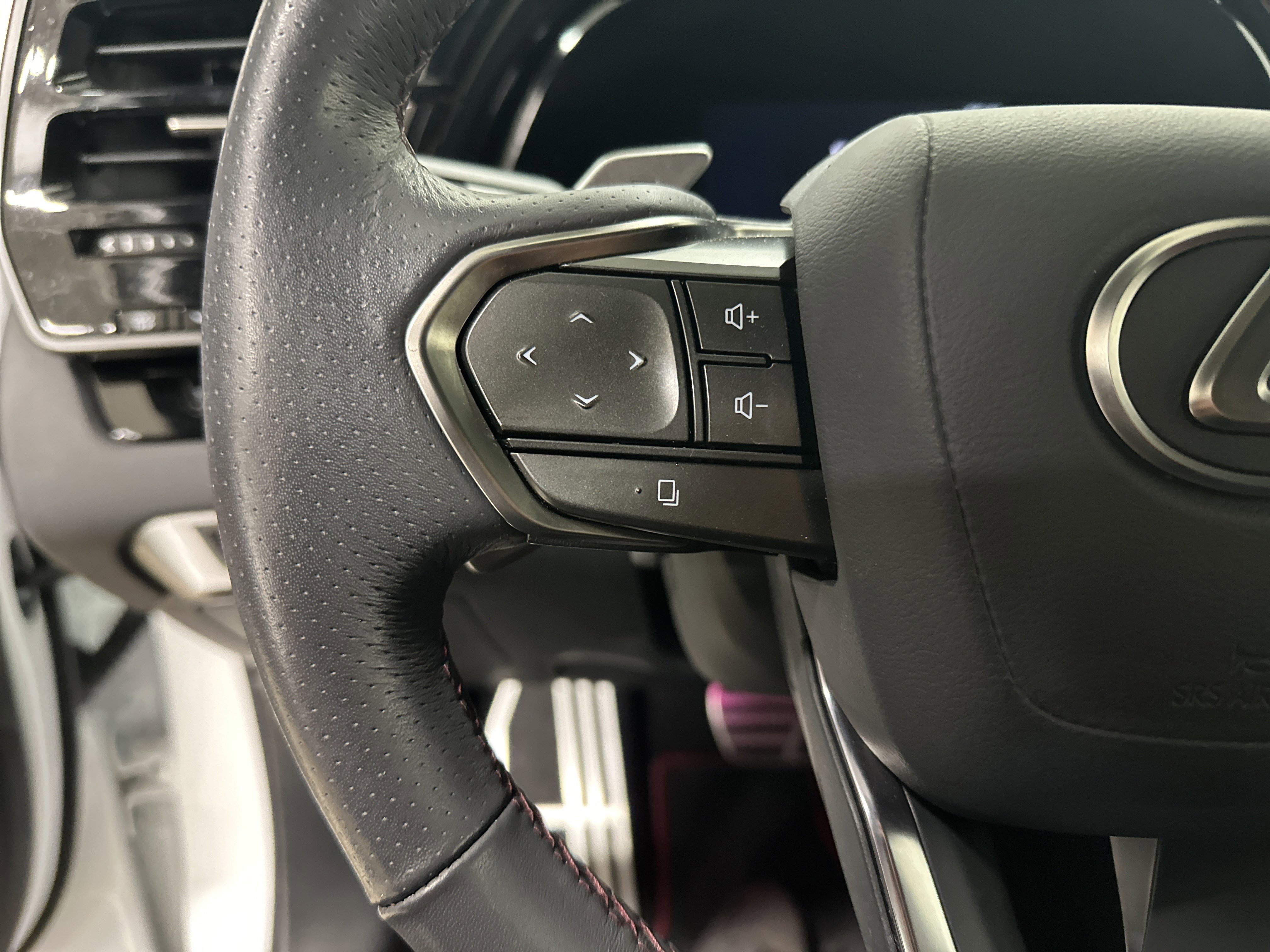 Used 2024 Lexus RX 500h F Sport w/ Convenience Package image 19