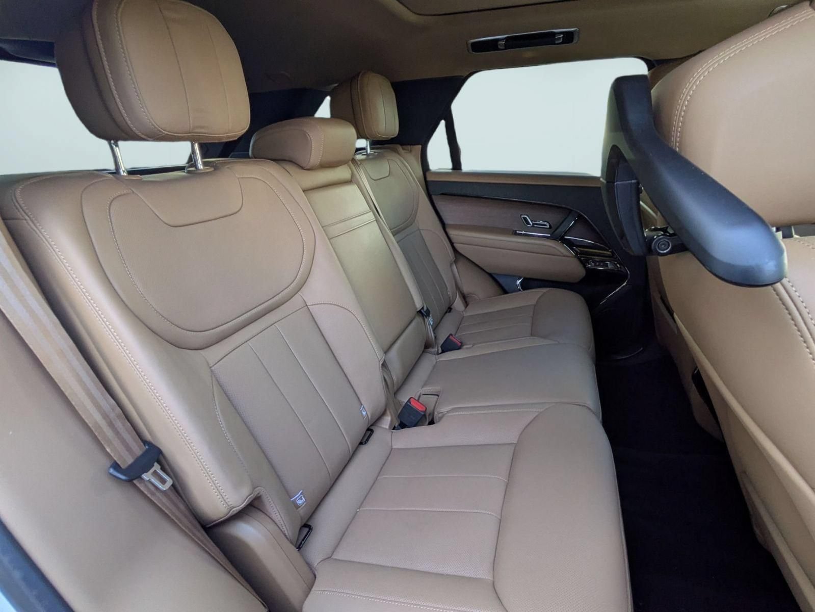 Used 2024 Land Rover Range Rover Sport SE AWD/4WD image 29