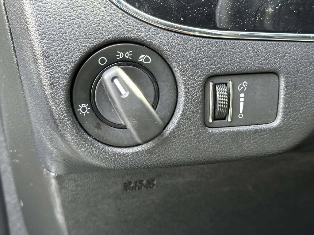 Used 2017 Dodge Grand Caravan SE FWD image 18