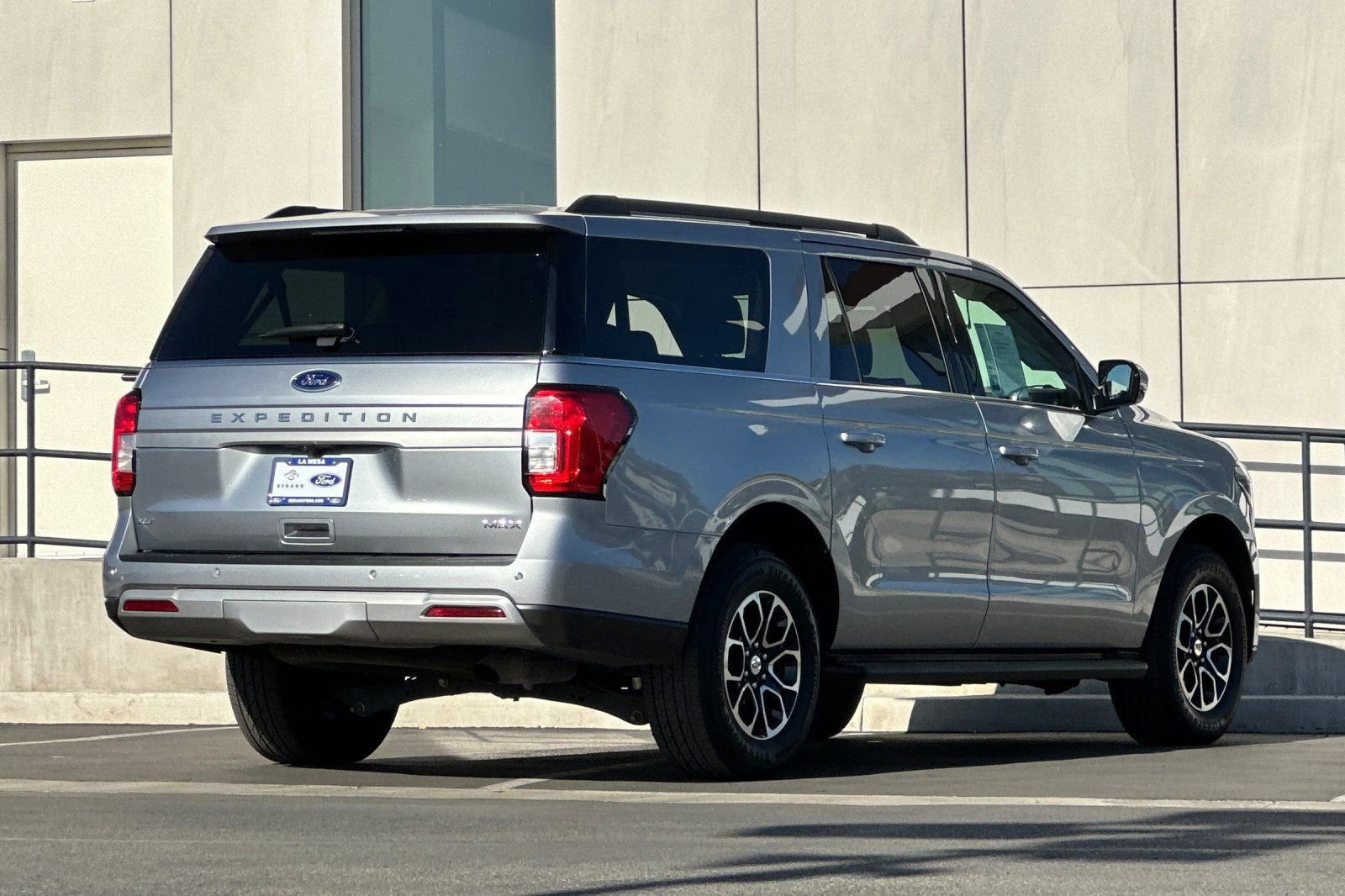 Certified 2024 Ford Expedition Max XLT image 3