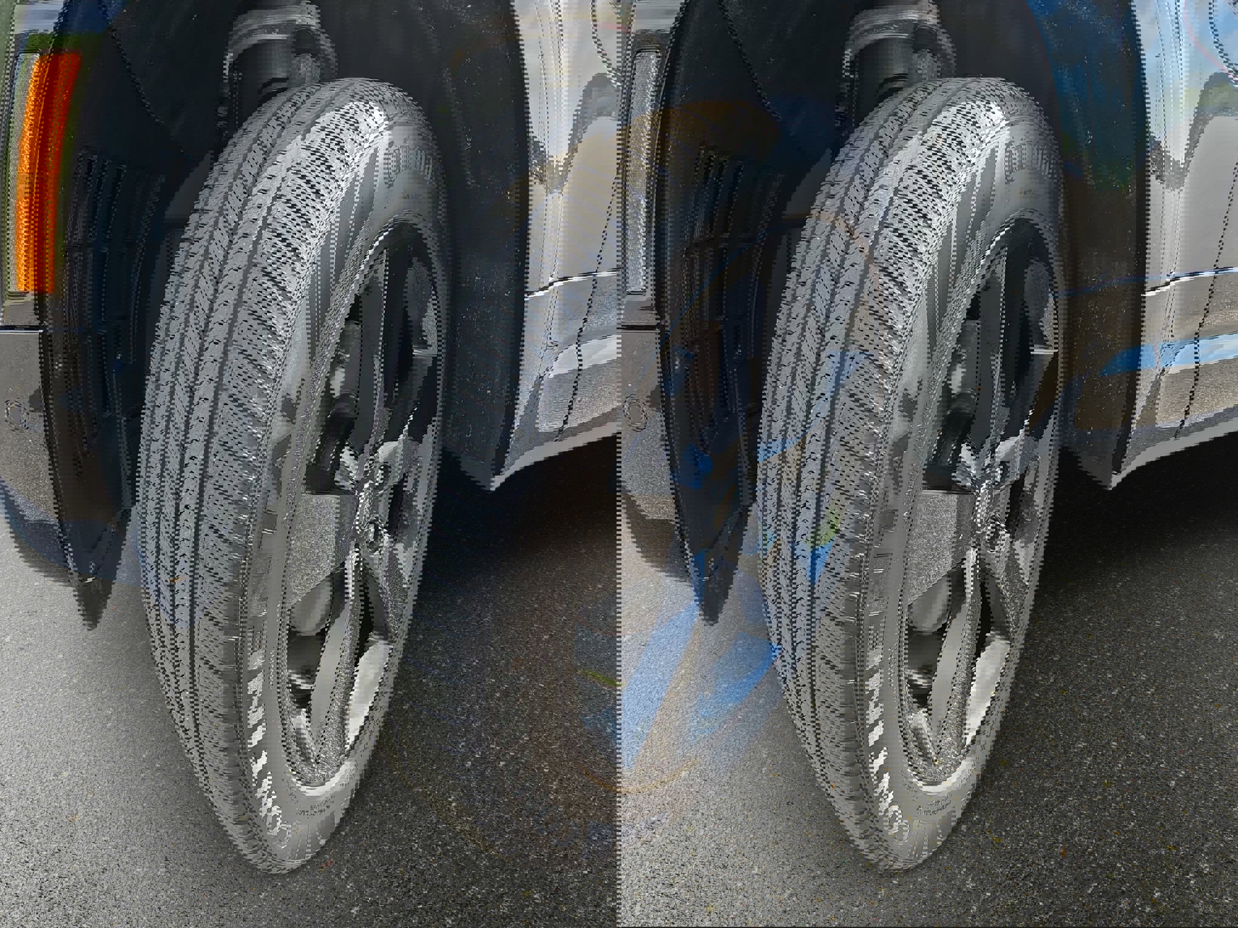 Certified 2025 Land Rover Defender 110 X-Dynamic SE image 32