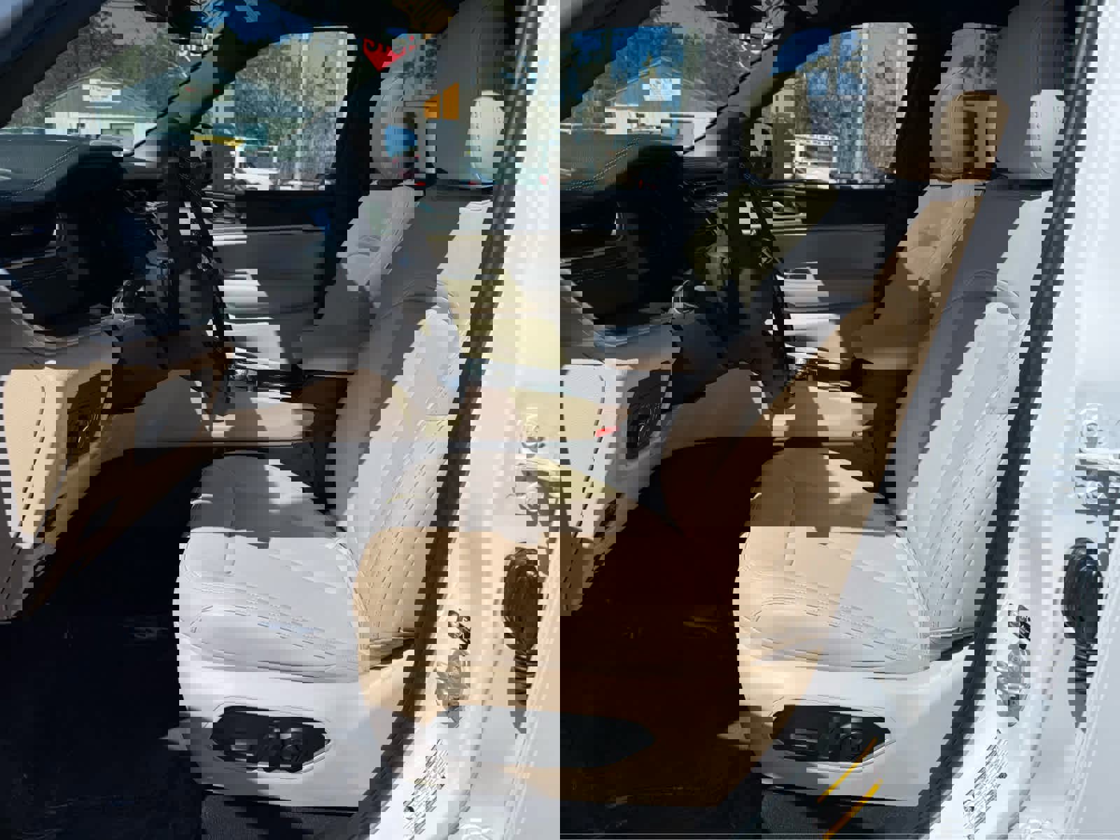 Used 2025 Jeep Grand Cherokee Limited w/ Black Appearance Package image 12