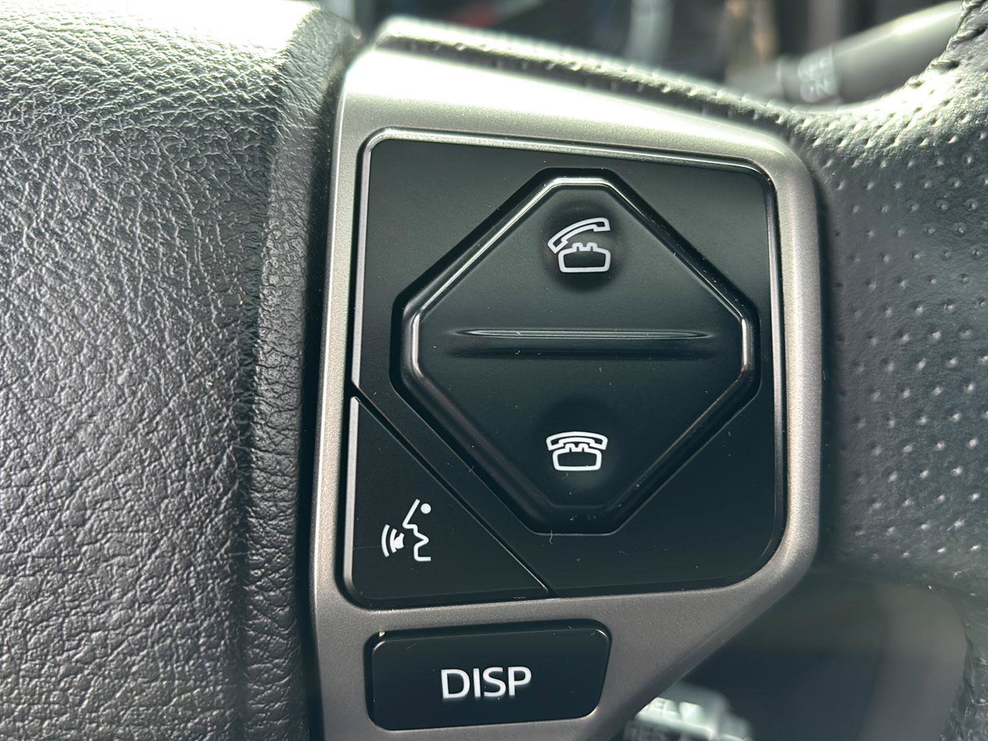 Used 2018 Toyota 4Runner SR5 Premium AWD/4WD image 29