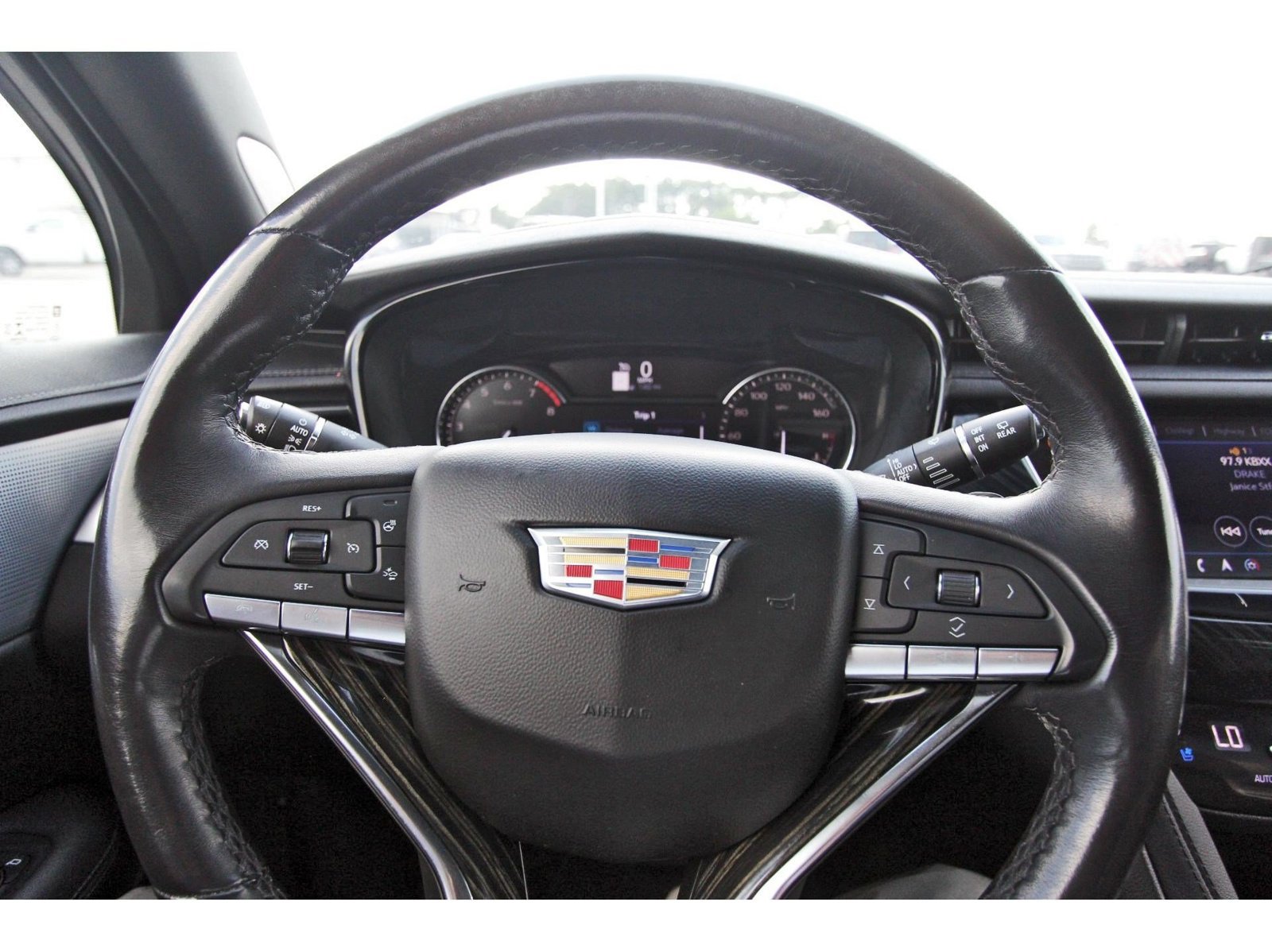 Used 2023 Cadillac XT6 Premium Luxury FWD image 16