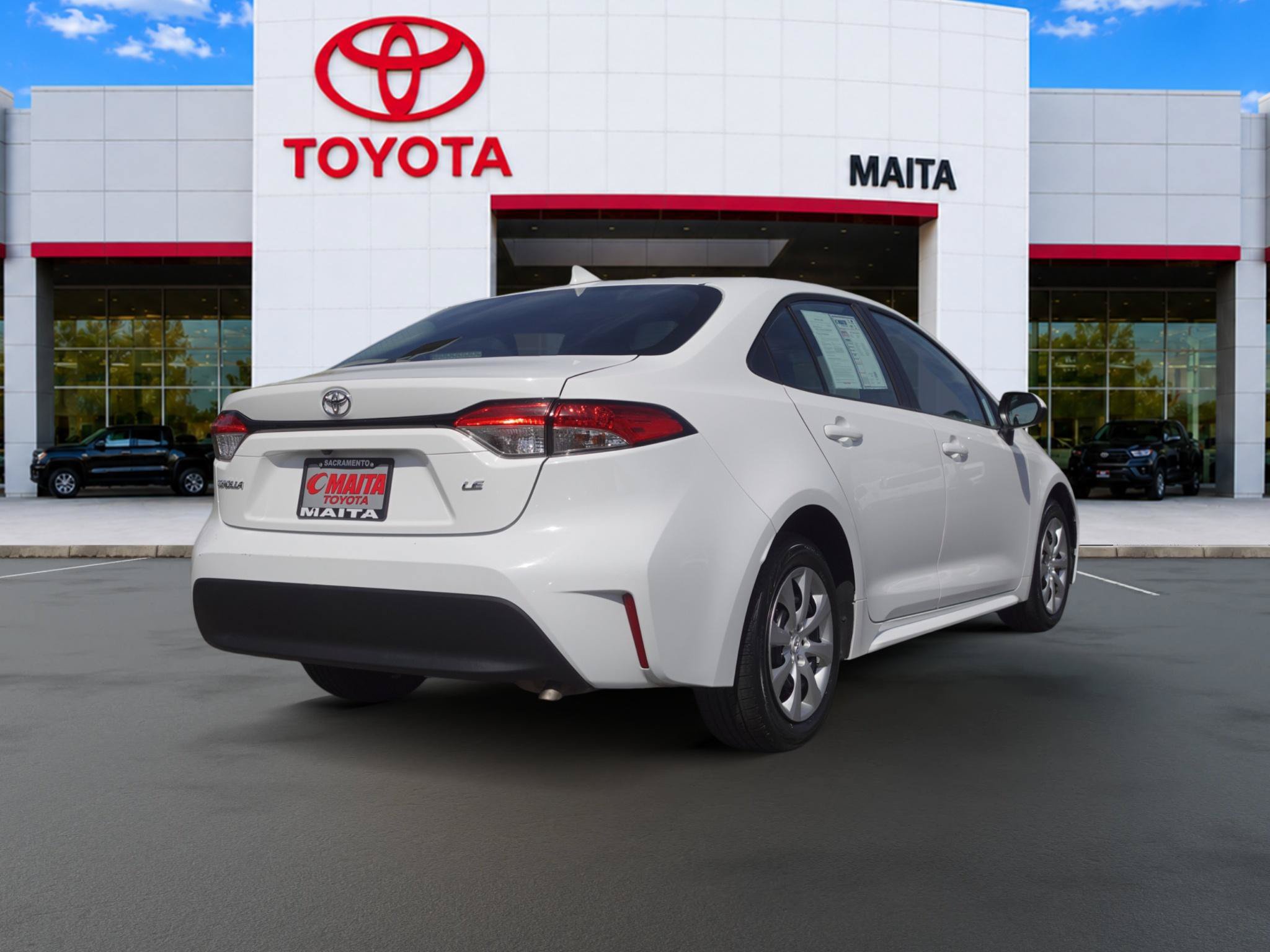 Used 2025 Toyota Corolla LE FWD image 3