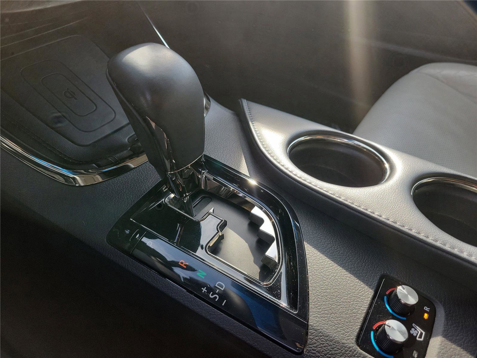 Used 2016 Toyota Avalon Limited w/ Toyota Safety Sense Package image 29