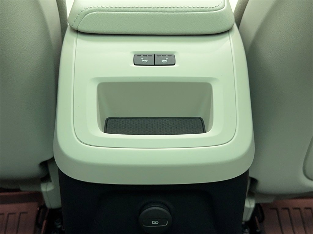 Used 2025 Volvo XC60 T8 Plus w/ Protection Package Premier image 23