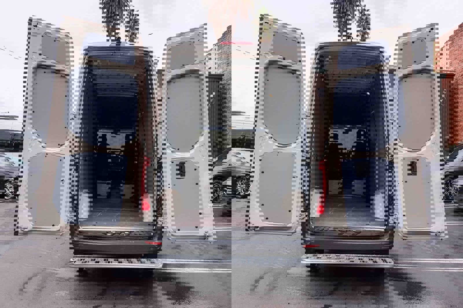 Used 2024 Mercedes-Benz Sprinter 2500 image 28