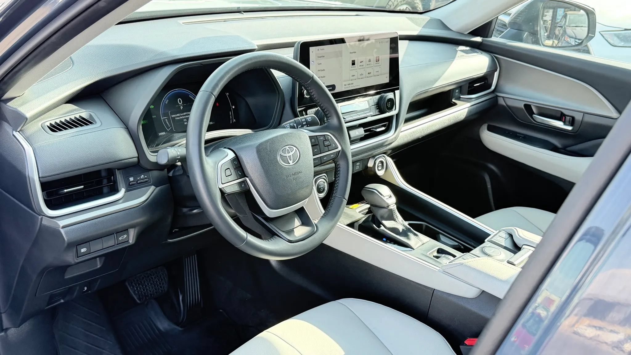Used 2025 Toyota Grand Highlander AWD Hybrid image 23