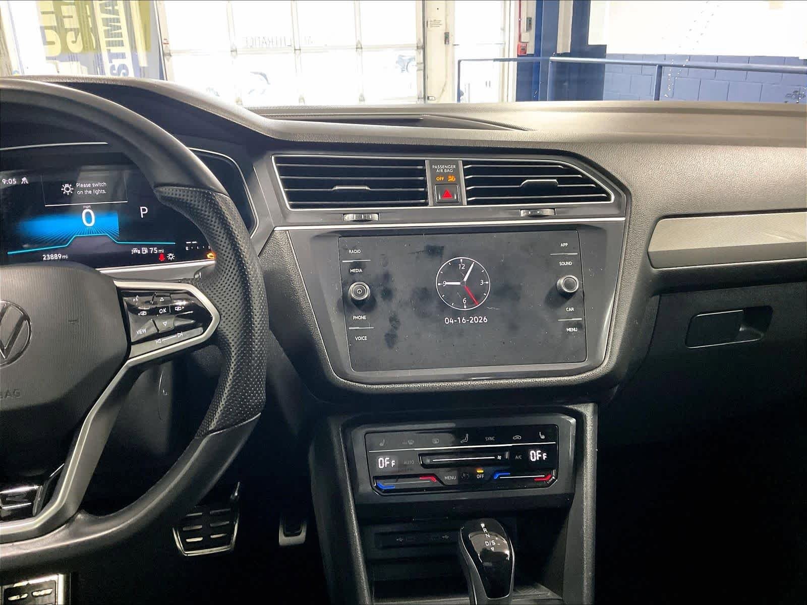 Used 2024 Volkswagen Tiguan SE R-Line AWD/4WD image 18