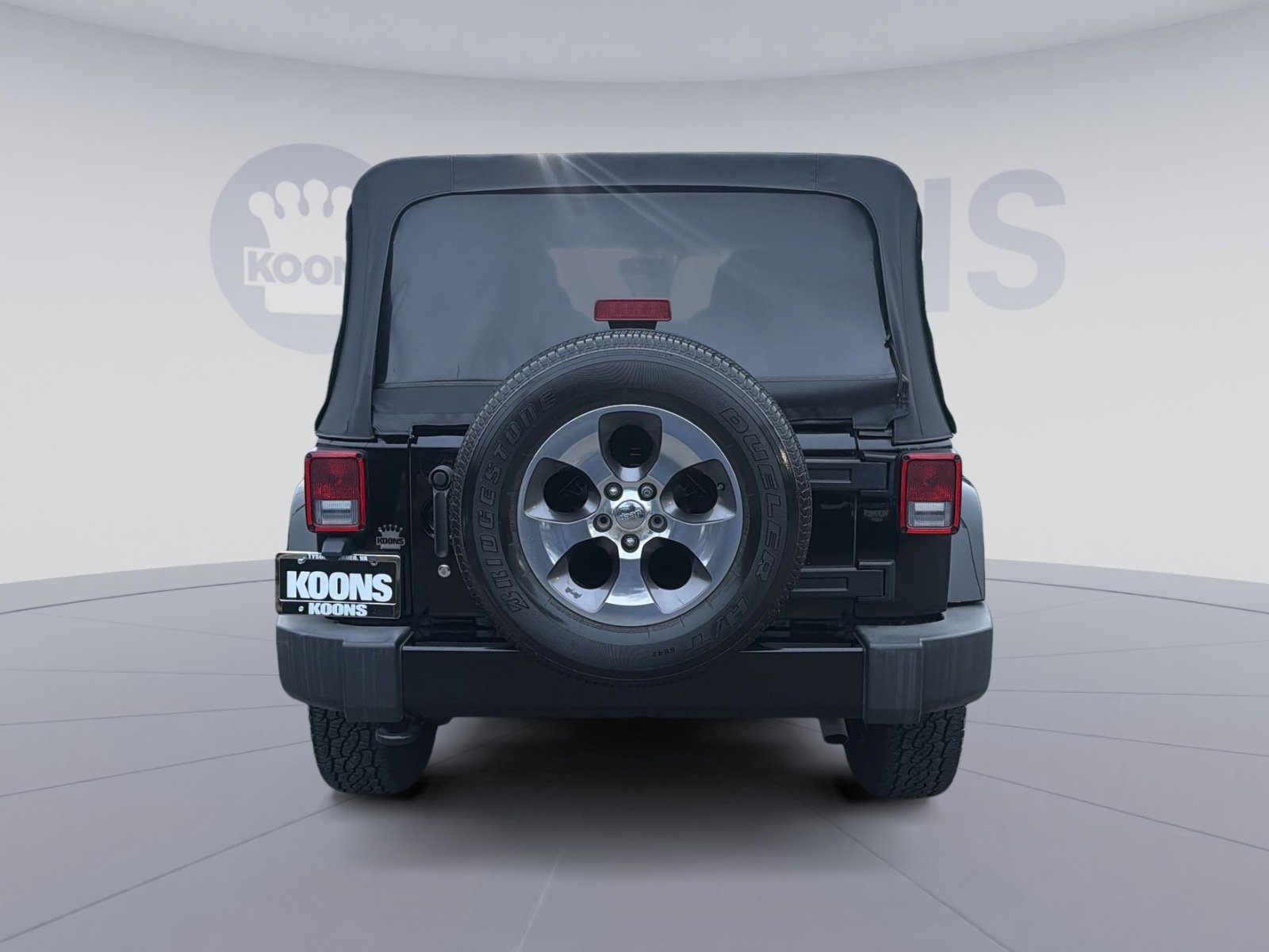 Used 2016 Jeep Wrangler Unlimited Sahara w/ Connectivity Group image 5