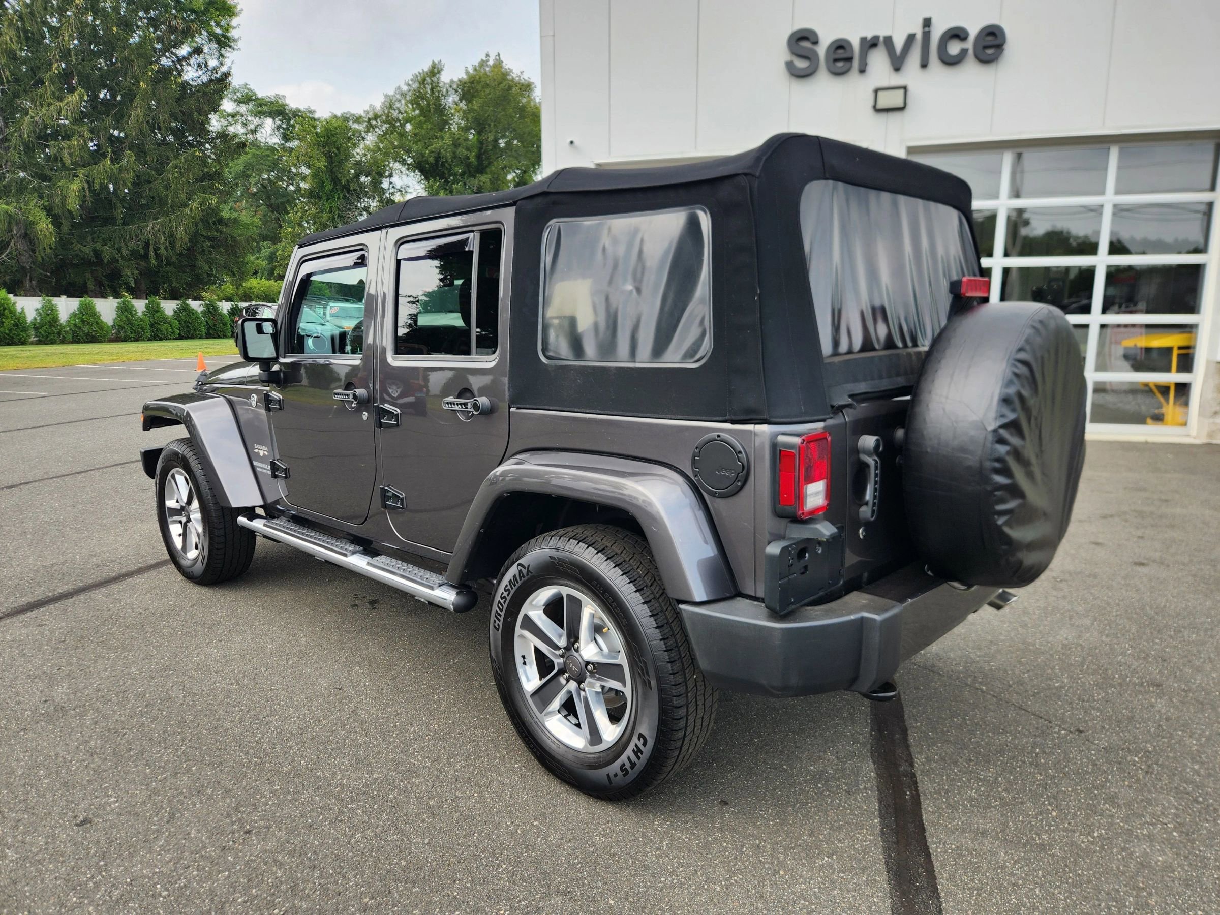 Used 2016 Jeep Wrangler Unlimited Sahara w/ Dual Top Group image 9