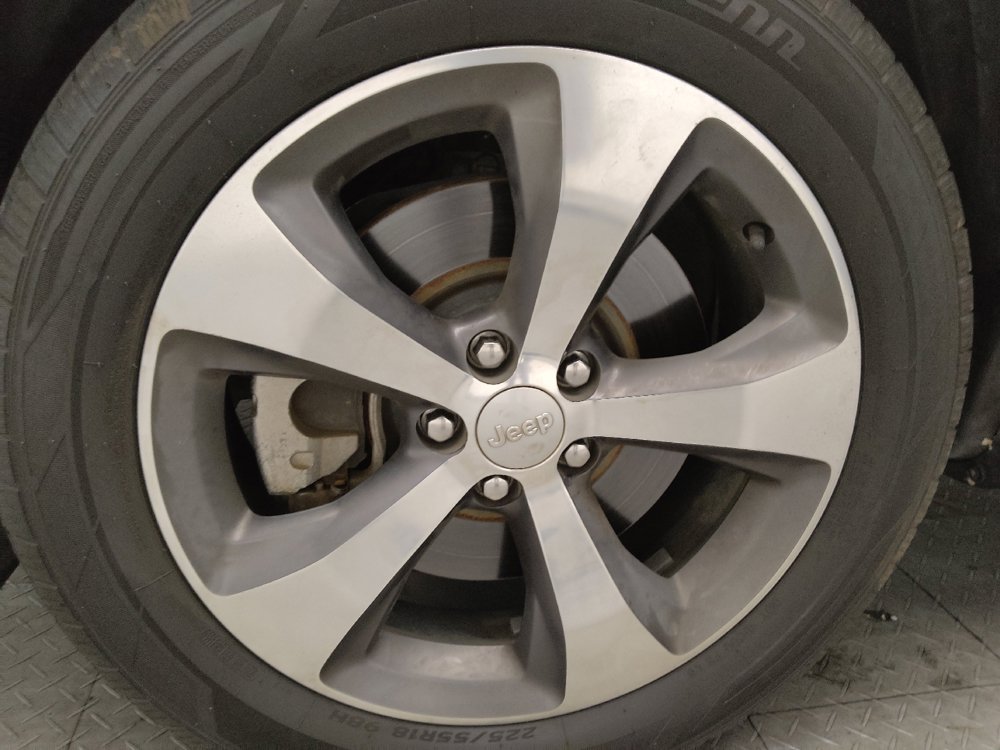 Used 2019 Jeep Cherokee Limited FWD image 31