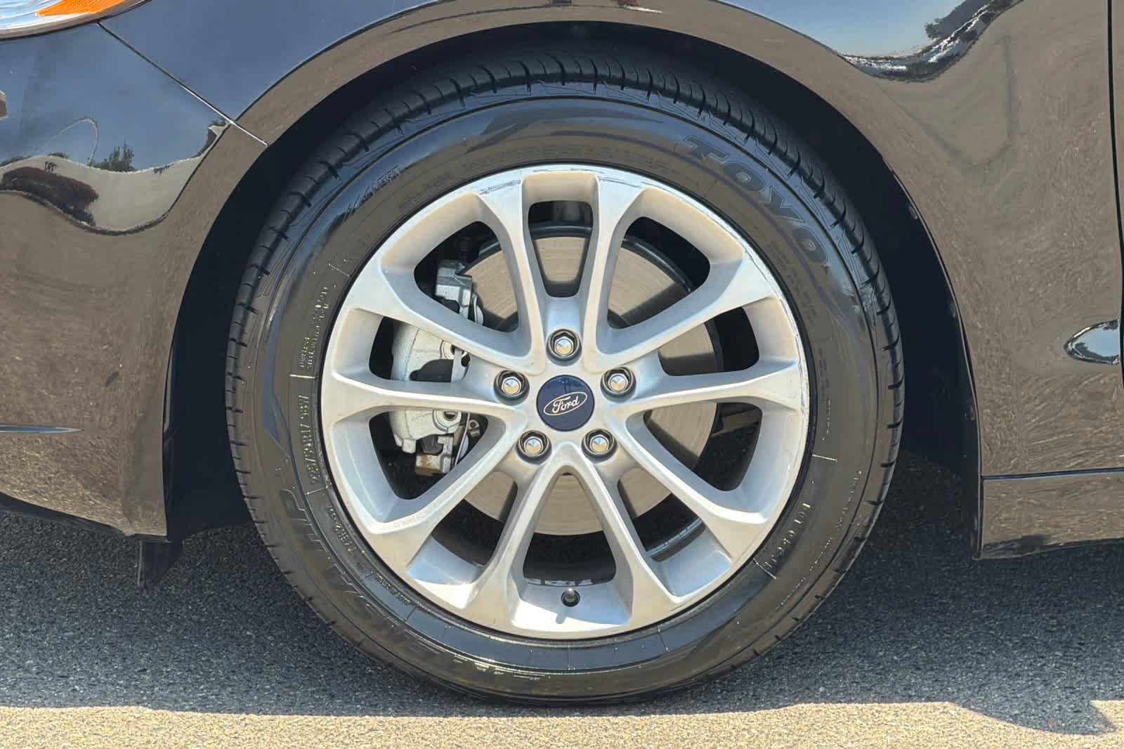 Used 2020 Ford Fusion SE FWD image 31