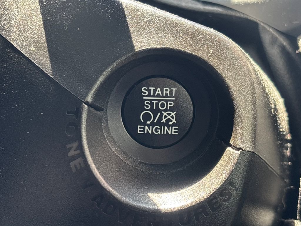Used 2018 Jeep Renegade Latitude w/ Popular Equipment Group FWD image 19