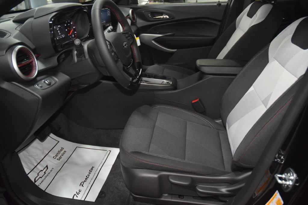 New 2026 Chevrolet Trax RS w/ Sunroof Package FWD image 37
