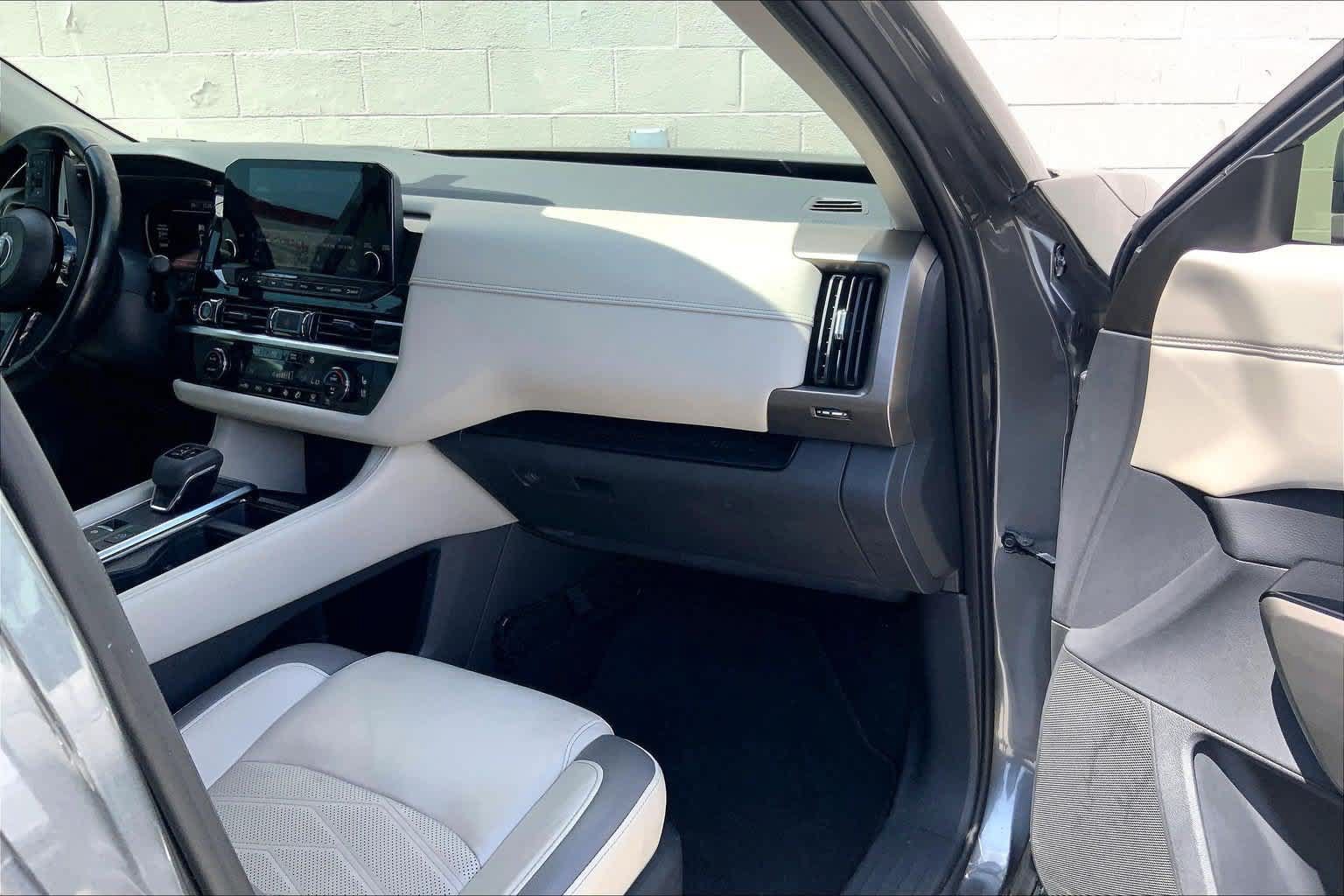 Used 2022 Nissan Pathfinder Platinum w/ Cargo Package FWD image 23