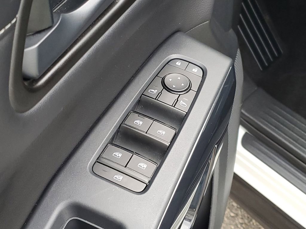 Used 2024 Nissan Pathfinder SV image 9