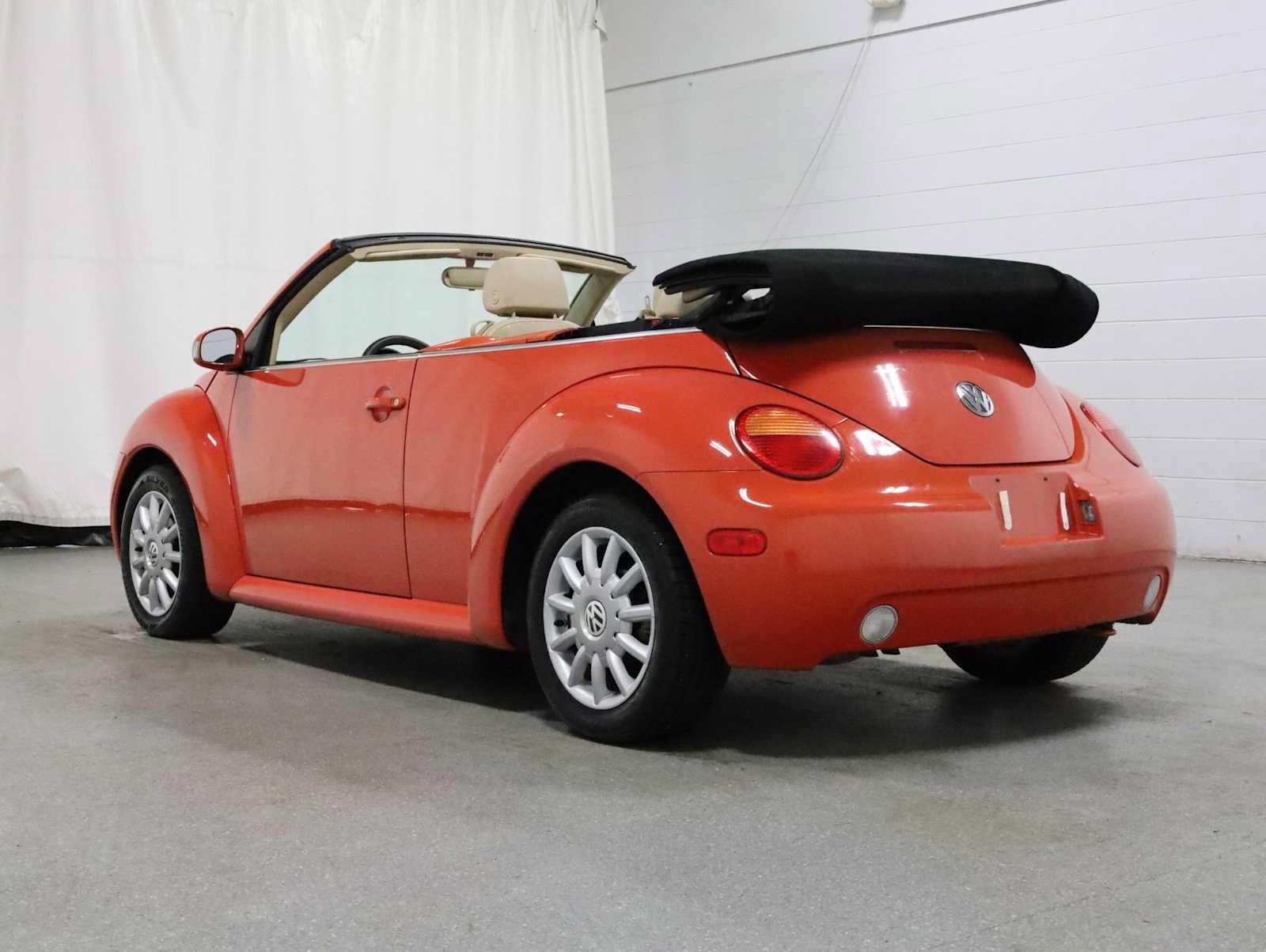 Used 2005 Volkswagen Beetle GLS FWD image 3