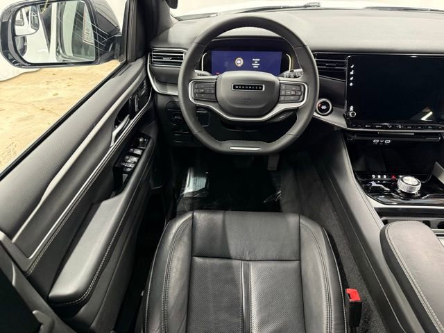 Used 2025 Jeep Wagoneer L Series II w/ 8-pass Seating Package AWD/4WD image 14