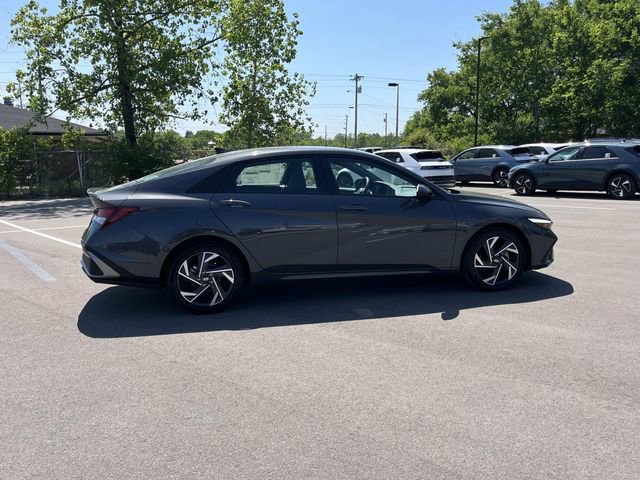 Used 2025 Hyundai Elantra Sport image 4