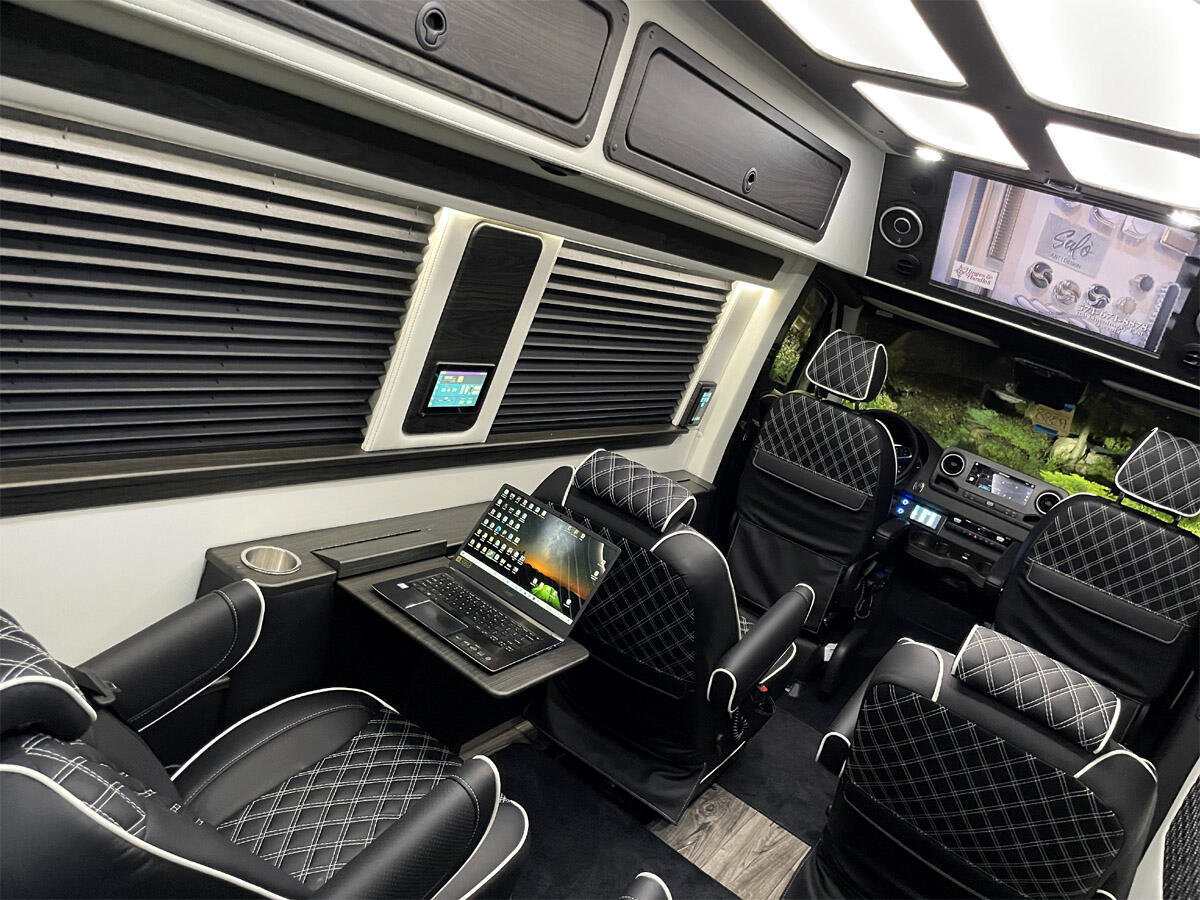 Used 2024 Mercedes-Benz Sprinter 3500 image 2