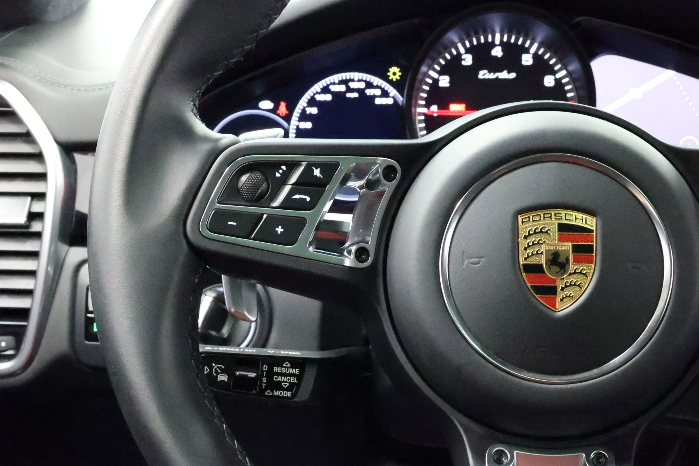 Used 2020 Porsche Cayenne Turbo image 25