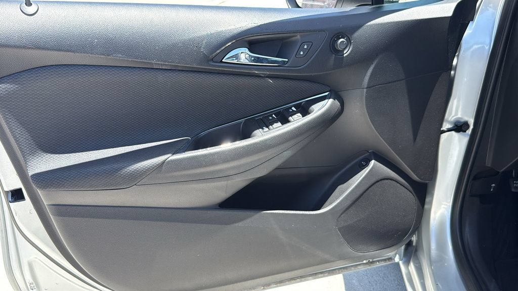 Used 2018 Chevrolet Cruze LS FWD image 19