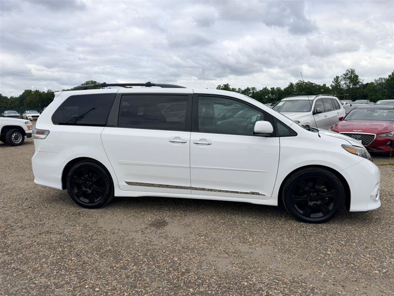 Used 2013 Toyota Sienna SE FWD image 4