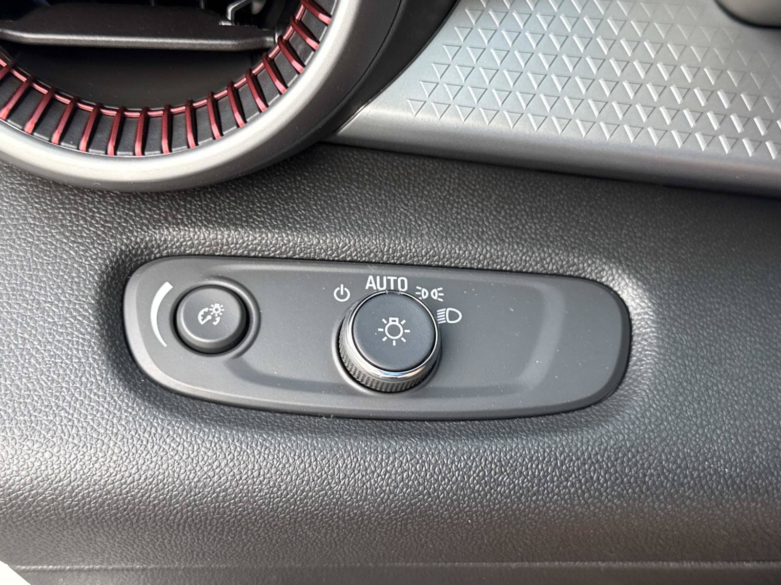New 2026 Chevrolet Trax RS w/ Sunroof Package FWD image 30