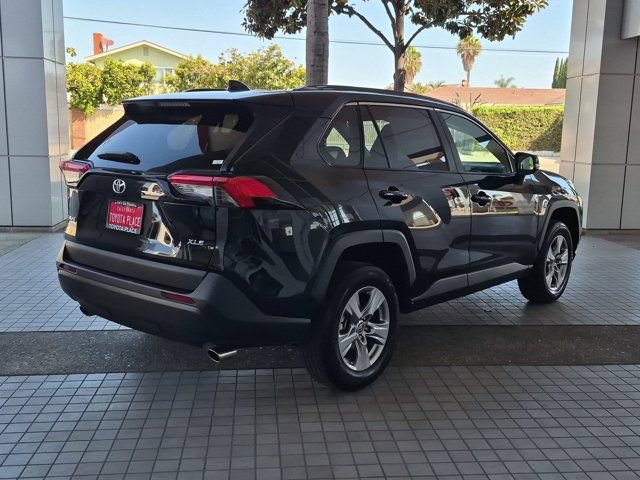 Used 2025 Toyota RAV4 XLE FWD image 8