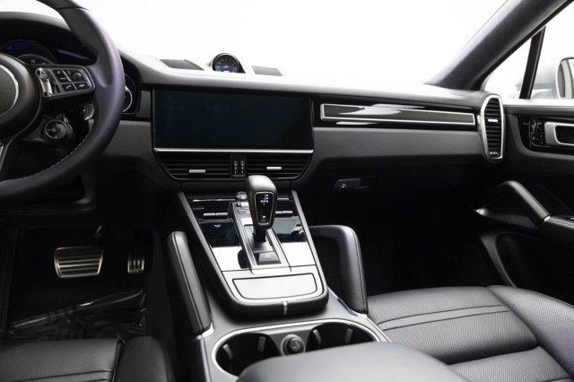 Used 2020 Porsche Cayenne Turbo image 14
