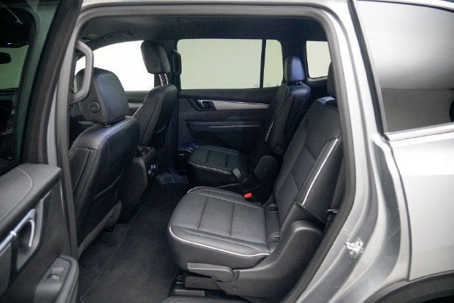 Used 2025 Buick Enclave Preferred FWD image 20