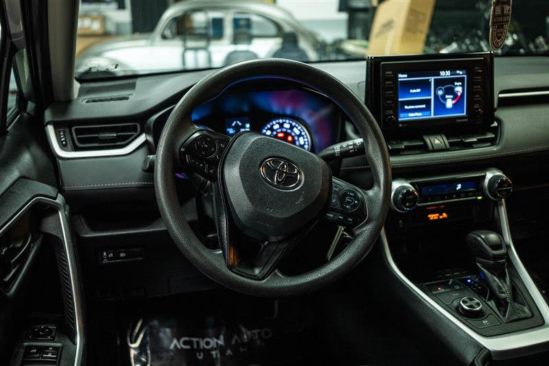 Used 2021 Toyota RAV4 LE image 15