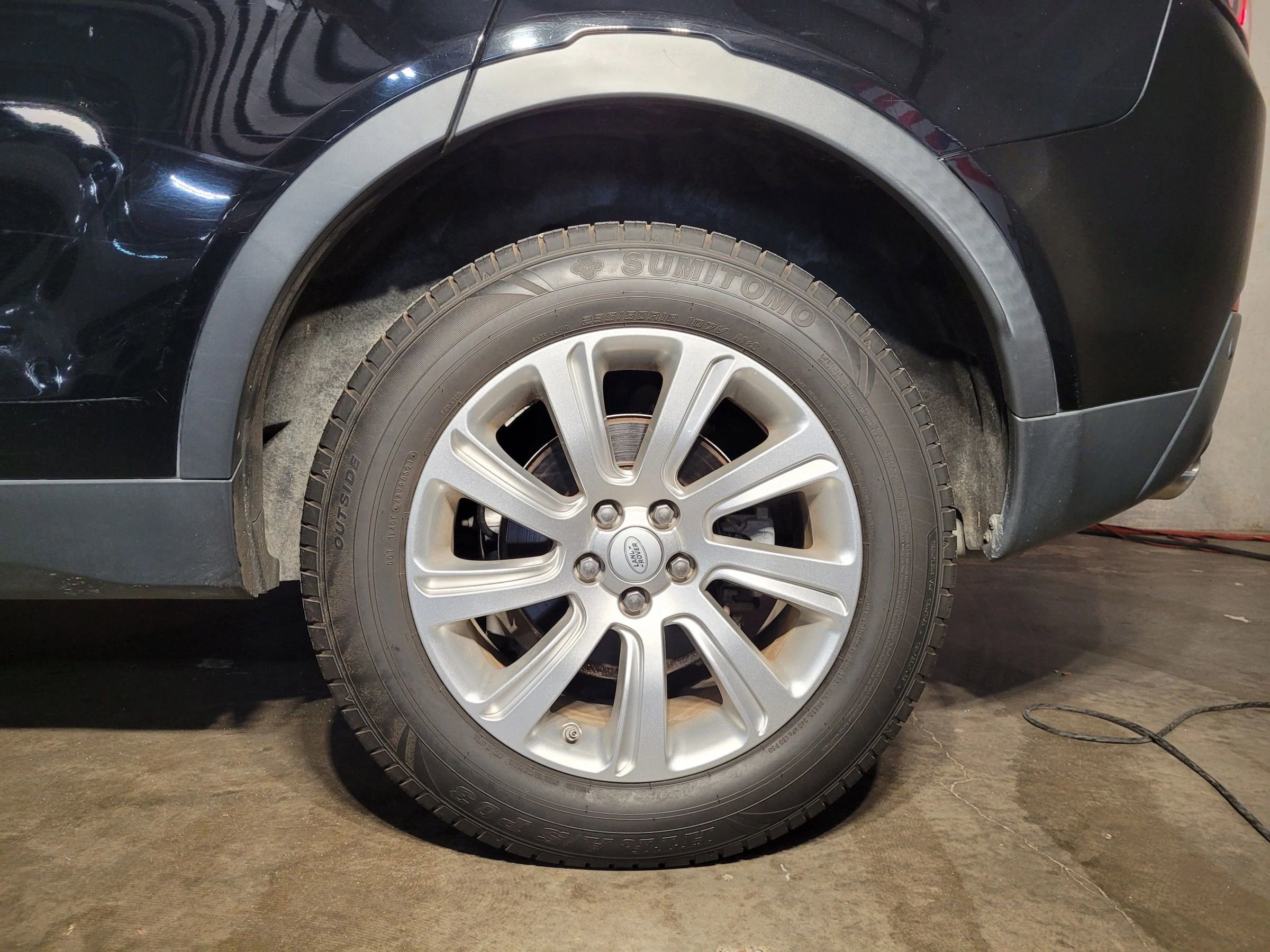 Used 2017 Land Rover Discovery Sport SE image 36