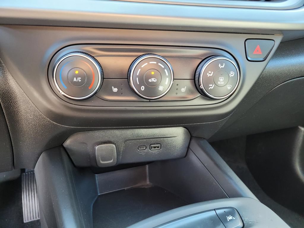Used 2024 Chevrolet Trax RS FWD image 22