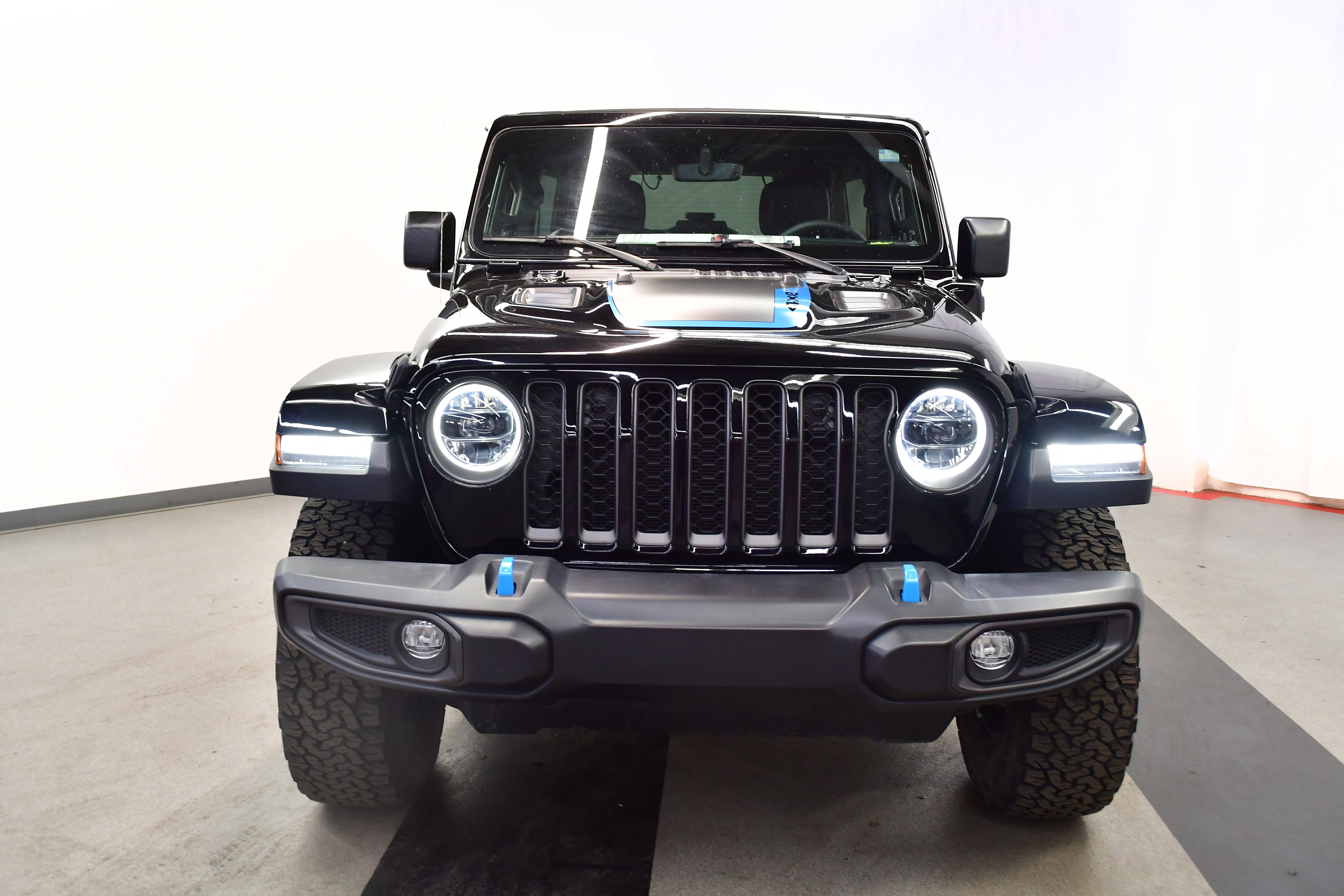 Used 2023 Jeep Wrangler Unlimited Rubicon 4xe w/ Cold Weather Group AWD/4WD image 3