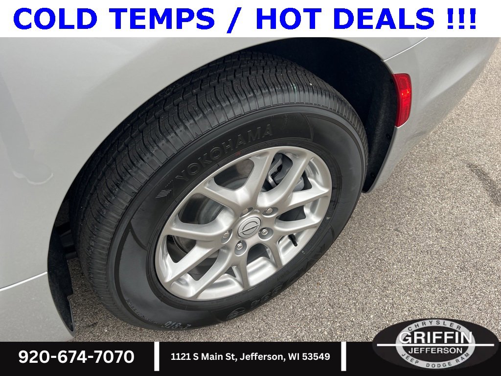 New 2026 Chrysler Pacifica Select image 17