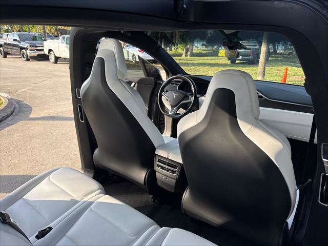 Used 2018 Tesla Model X 100D image 14