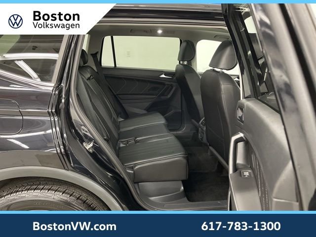 Used 2024 Volkswagen Tiguan SE w/ Panoramic Sunroof Package image 10
