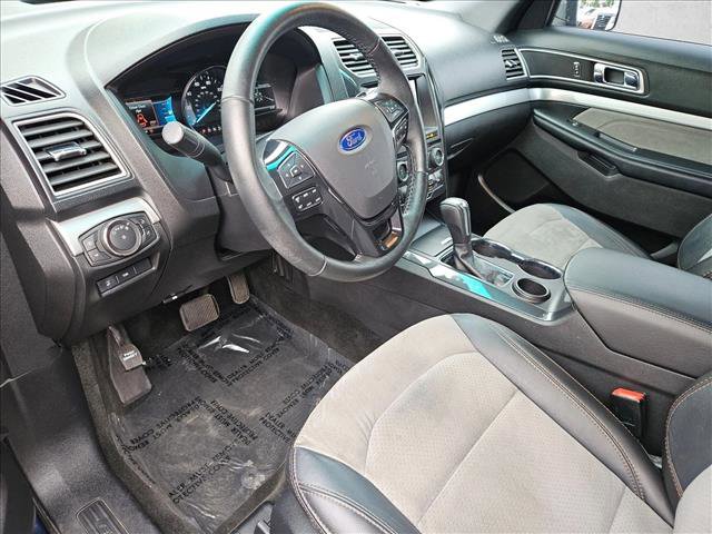 Used 2017 Ford Explorer XLT w/ Equipment Group 202A image 10