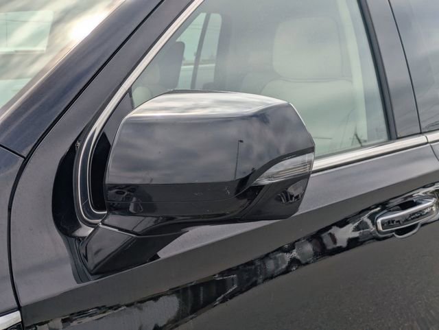 Used 2023 GMC Yukon XL Denali w/ Denali Reserve Package image 13